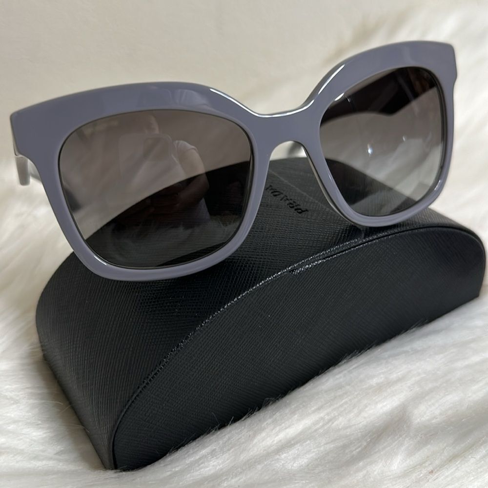 💯 Authentic Prada Sunglasses🍀 - Picture 8 of 14